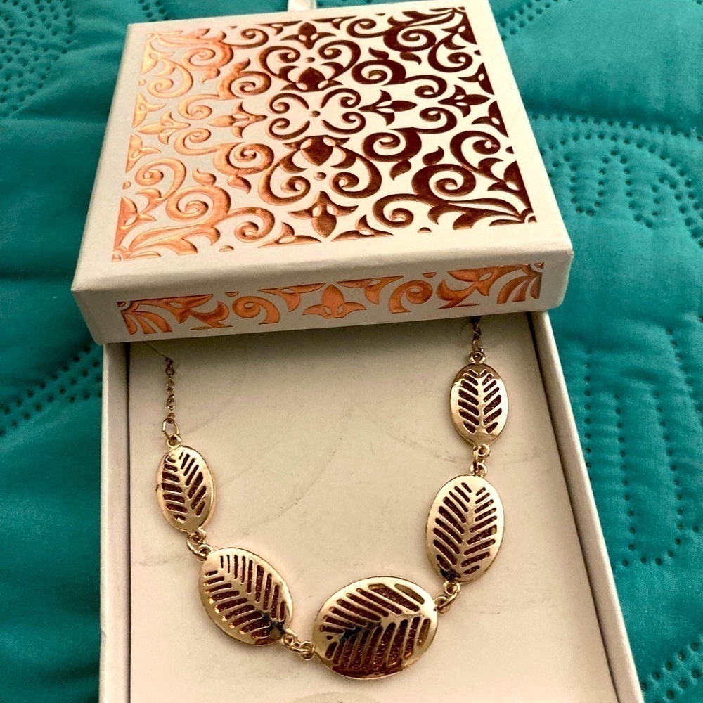 Necklace leaf design 18” gold tone new in box